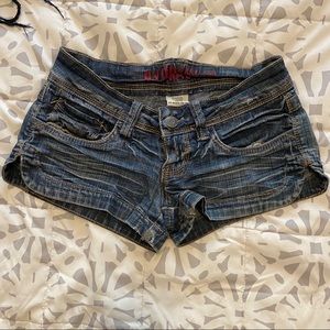 Cute denim shorts!